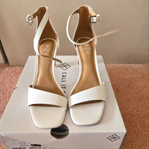 White dress sandals - Picture 1 of 3